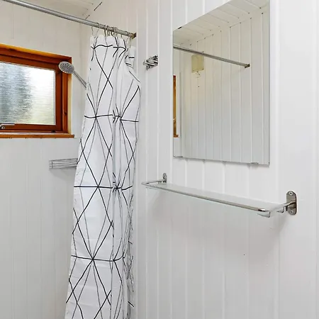 5 Person In Strand-by Traum *