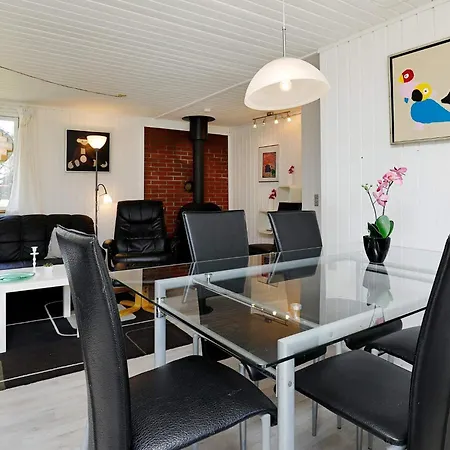 5 Person In Strand-by Traum *