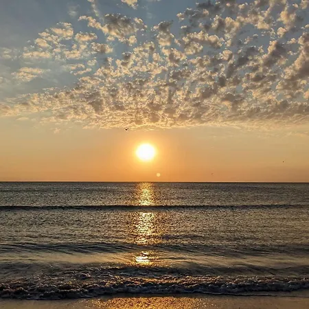 5 Person In Strand-by Traum