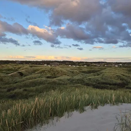 5 Person In Strand-by Traum *